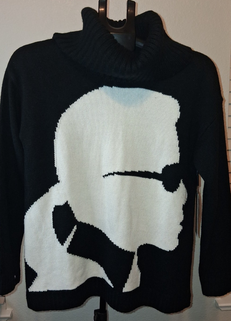 karl lagerfeld women sweater Small New with tag. Black and withe.